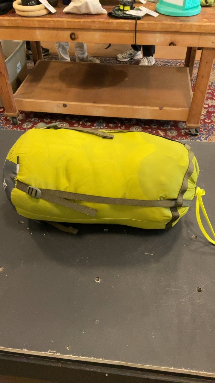 Marmot Sleeping Bag (Synthetic Down) 30 Degree Light Green Trestles Elite