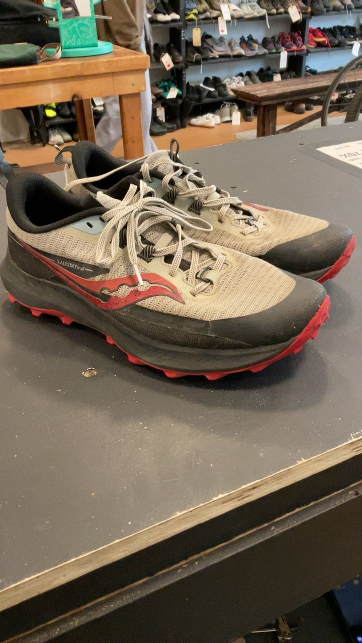 Saucony Shoes 12 Grey/Red - Trail Perigrine
