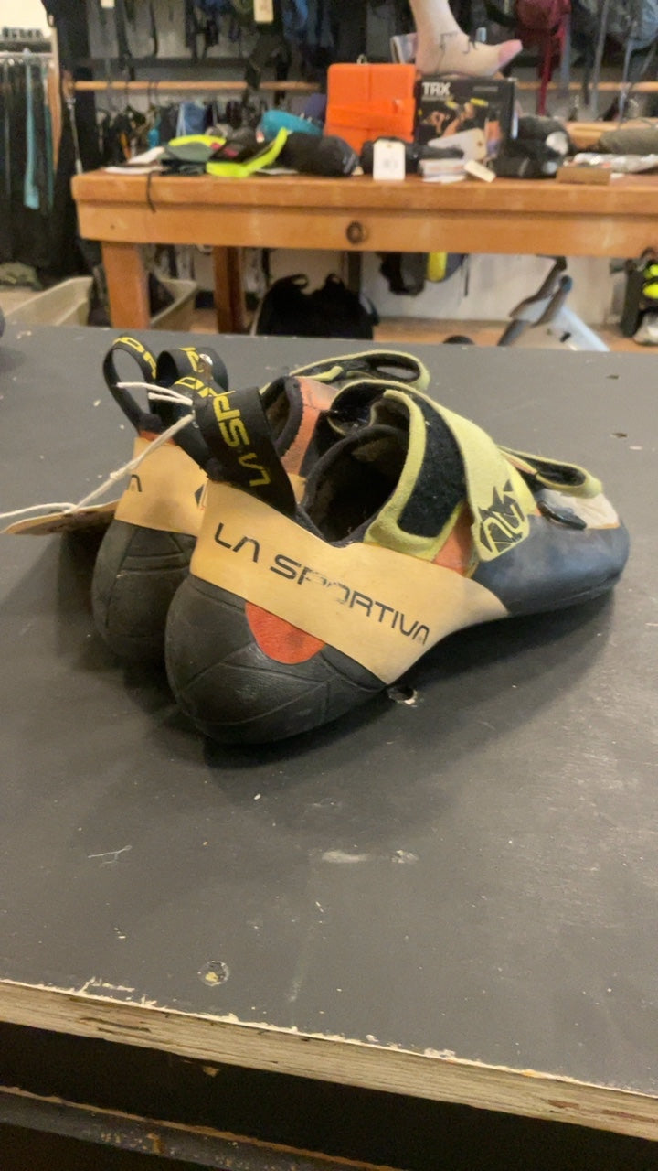 La Sportiva Shoes (Climbing) 40 Black/Yellow