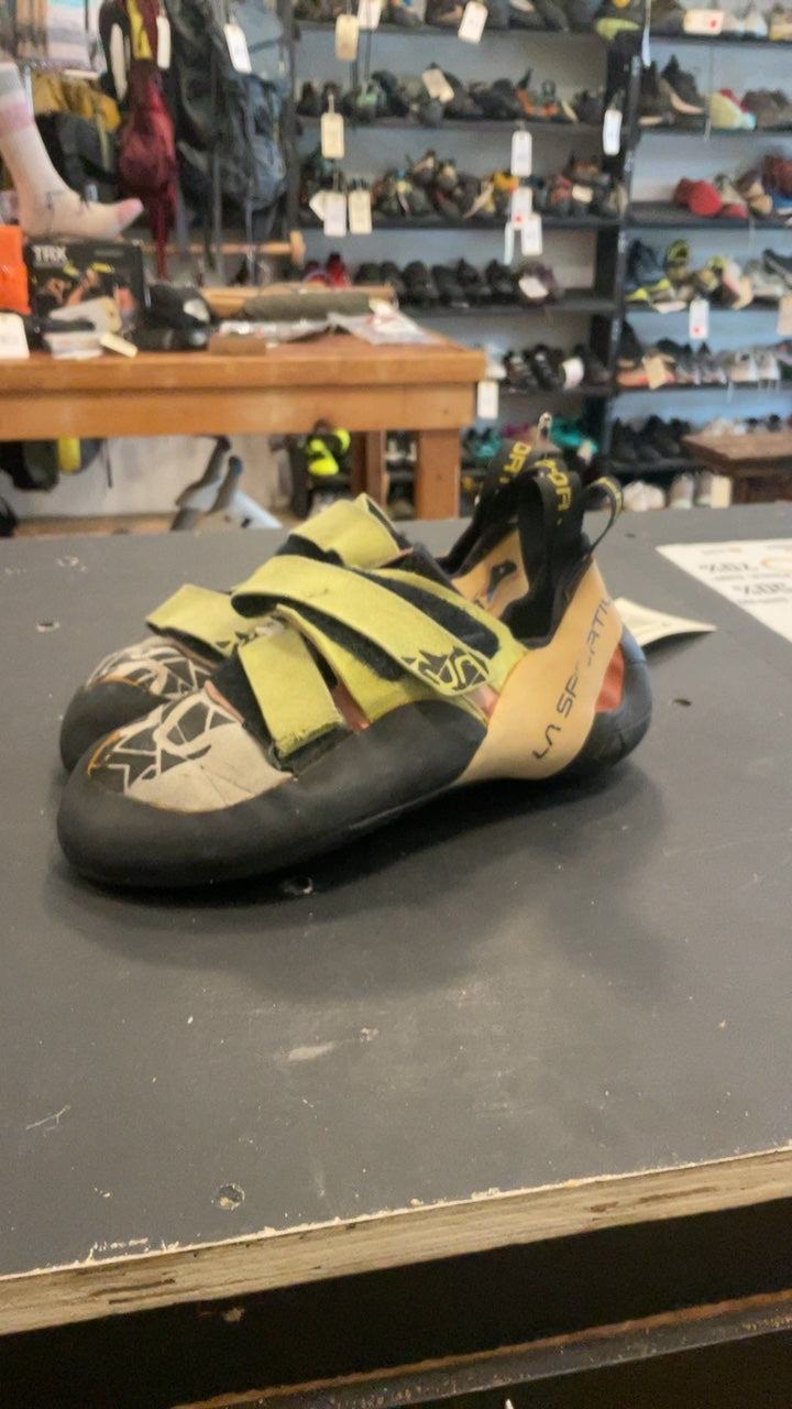 La Sportiva Shoes (Climbing) 40 Black/Yellow