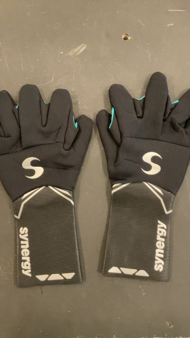 Synergy Swimming (Gloves) M Black/White/Blue