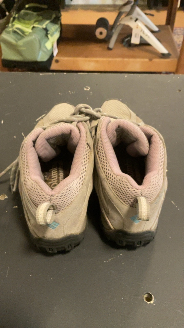 Columbia W's Redmond Mid Shoes (Hiking Boots) 7.5 Grey