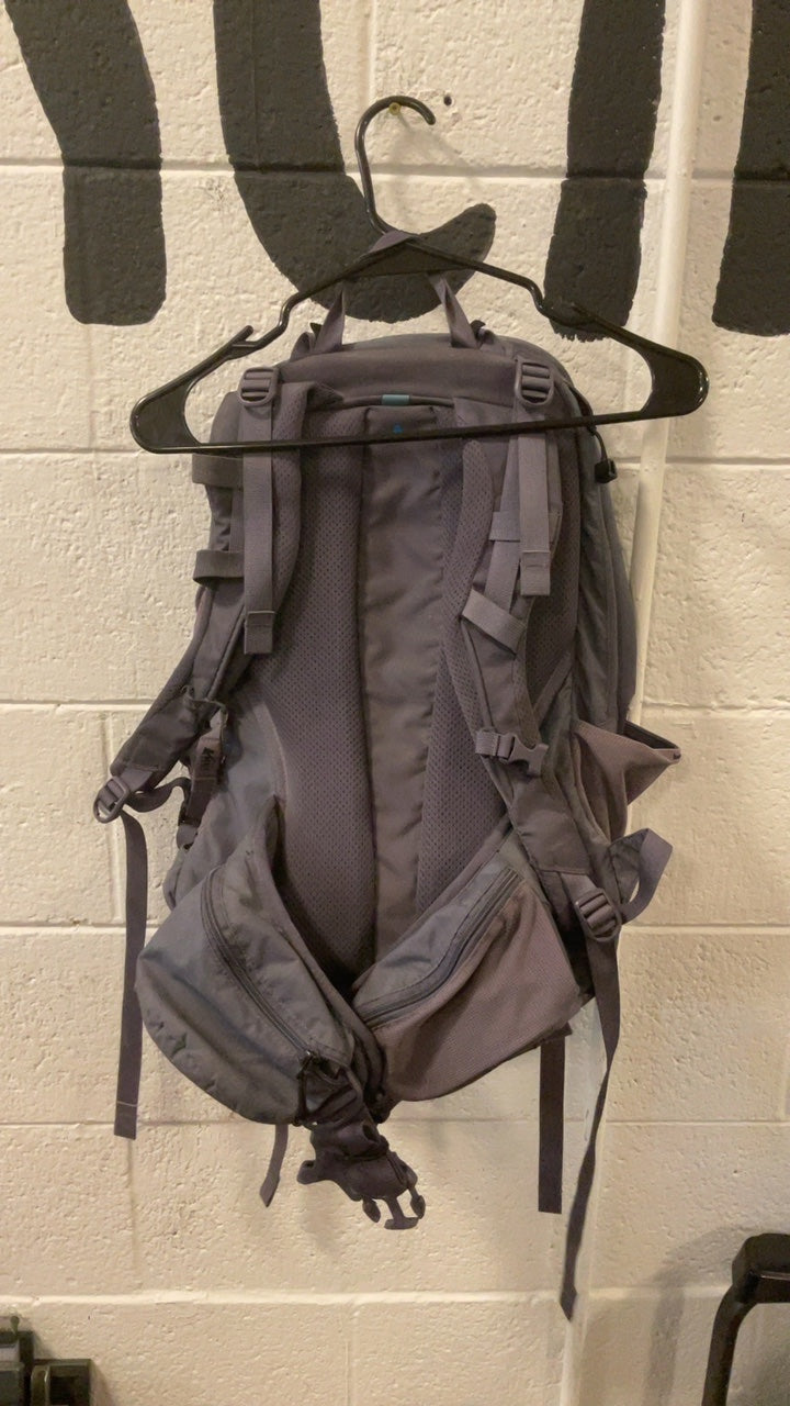 REI W's Trail 40 Backpack Purple