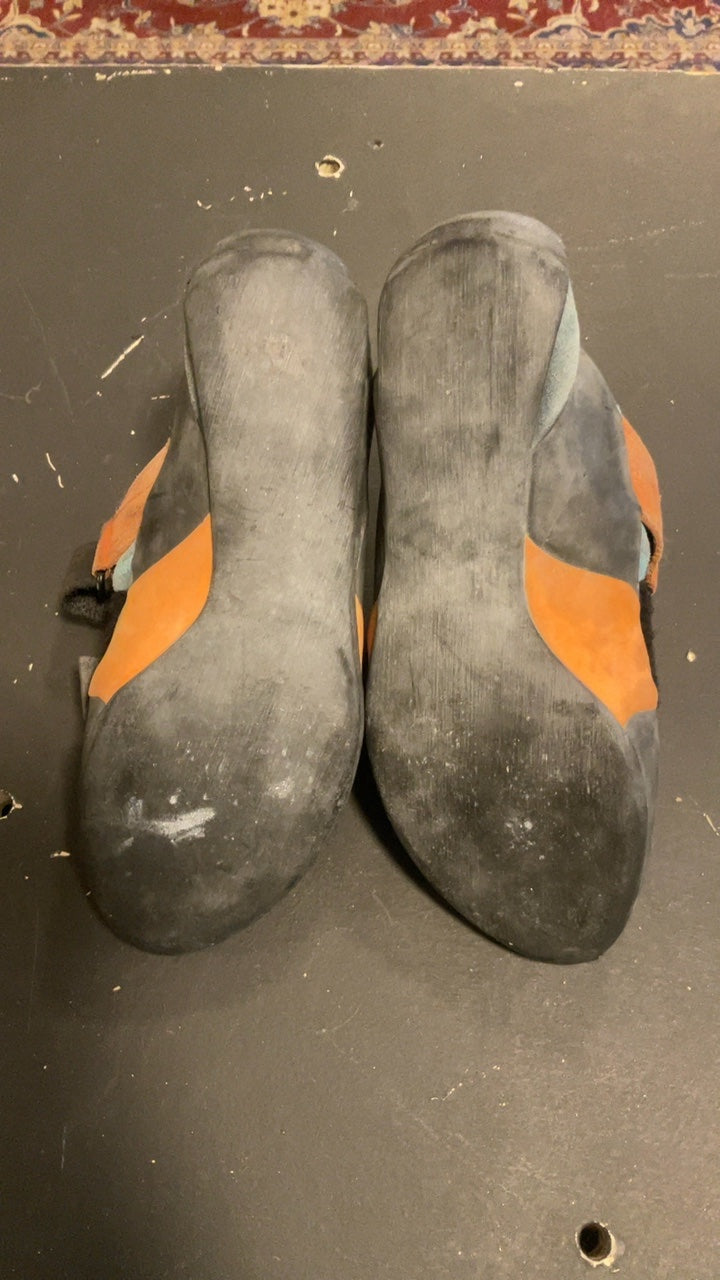 Scarpa W's Force V Shoes (Climbing) W's 38.5/7 Orange/Blue