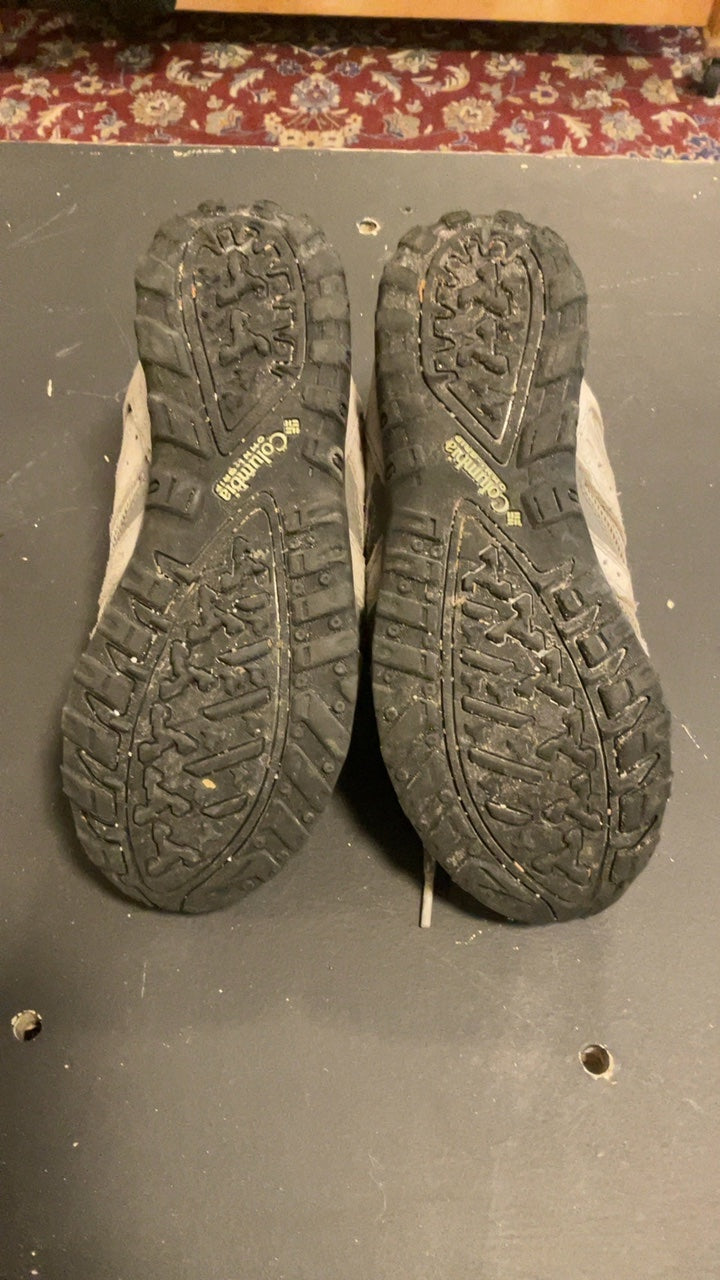 Columbia W's Redmond Mid Shoes (Hiking Boots) 7.5 Grey