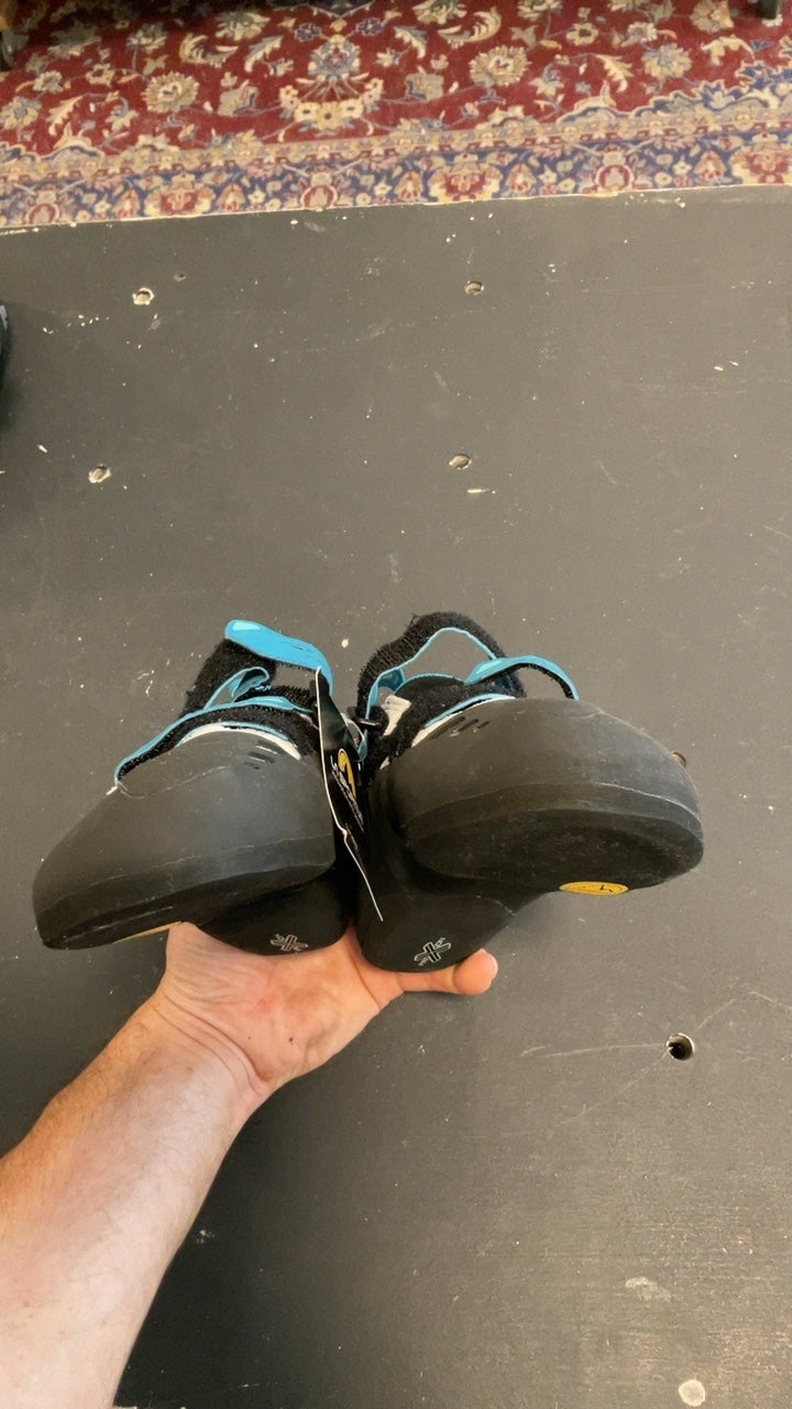 La Sportiva W's Tarantula Boulder Shoes (Climbing) W's 35.5/5 White/Blue/Black