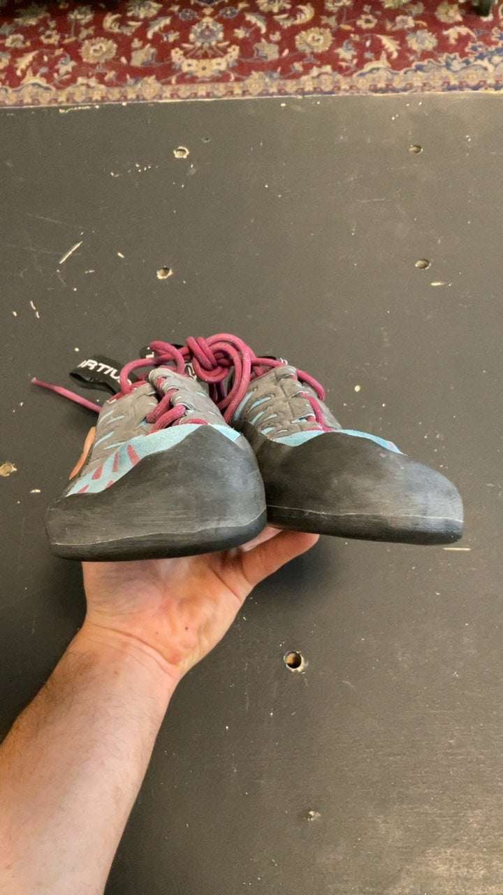 La Sportiva W's Tarantula lace Shoes (Climbing) 36/5.5 Blue/Purple/Black