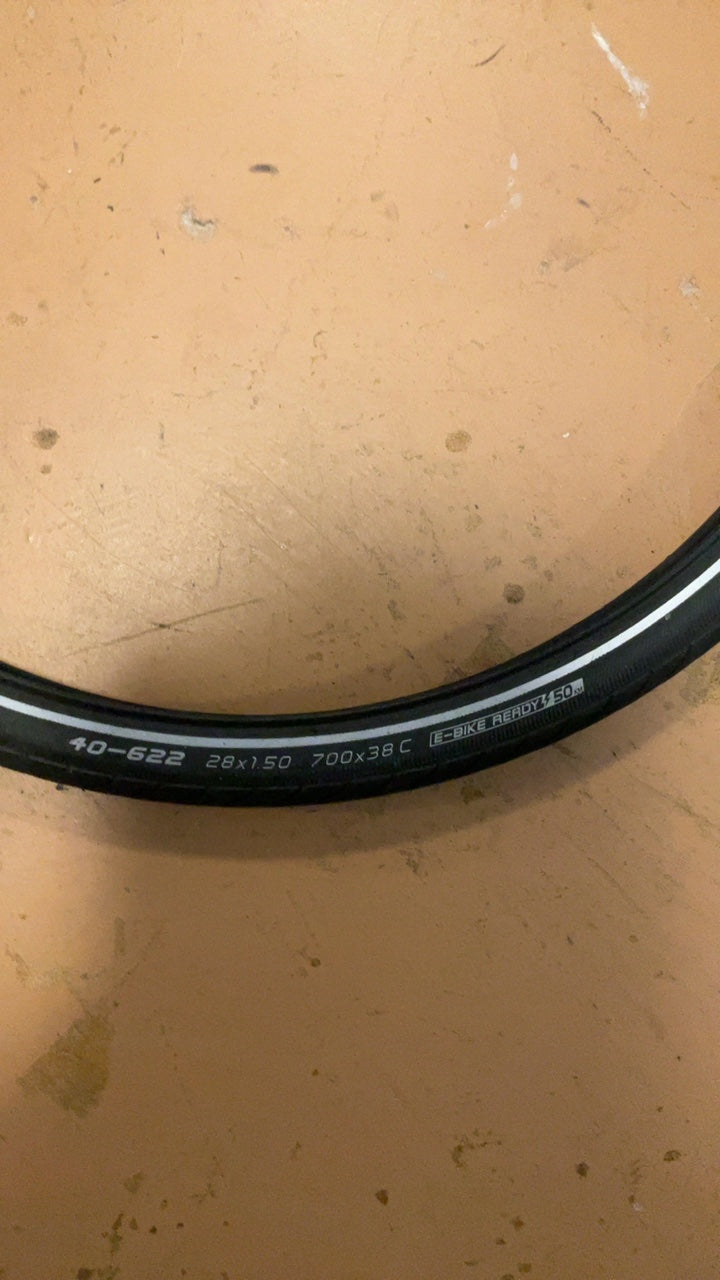 Schwalbe Tire (Bike) 700x38C Black