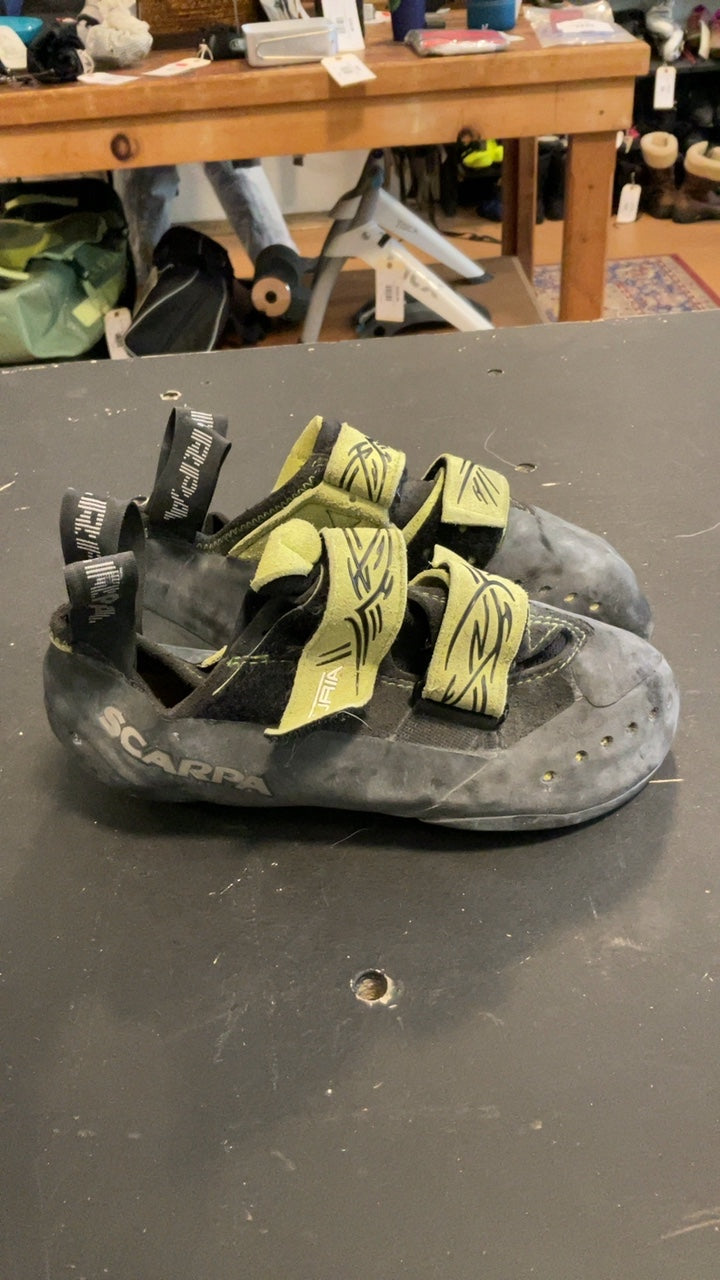 Scarpa Shoes (Climbing) 36.5 Green/Black