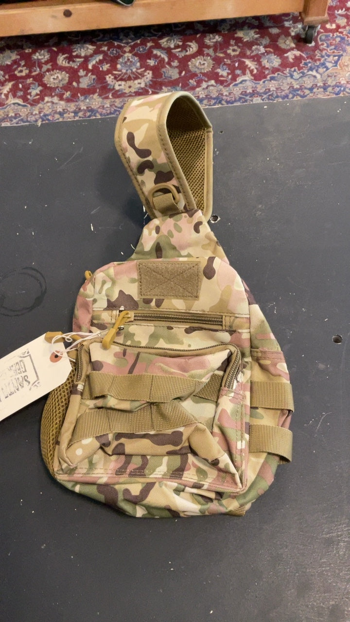 Unknown Shoulder Bag Army Camo