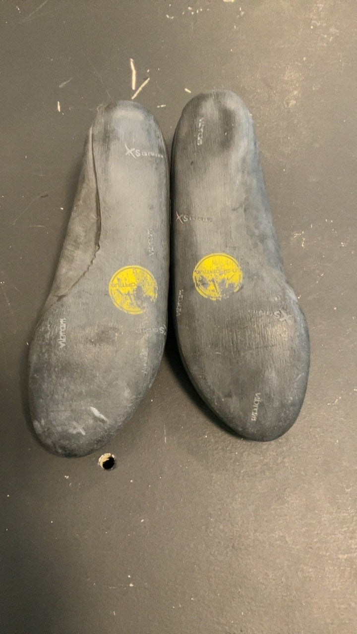 La Sportiva W's Mythos Shoes (Climbing) W's 39/7.5 Grey/Black