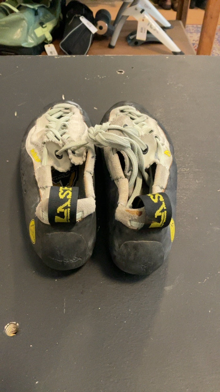 La Sportiva W's Mythos Shoes (Climbing) W's 39/7.5 Grey/Black