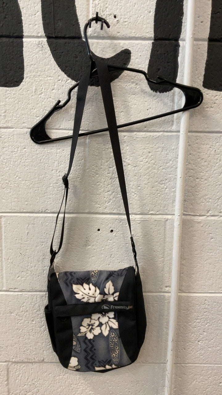 Freestyle Shoulder Bag Blue/Black/White Hawaiian