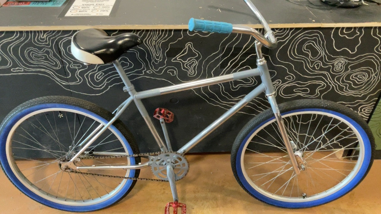 Uknown Bike Silver/Grey Cruiser Blue Sidewalls