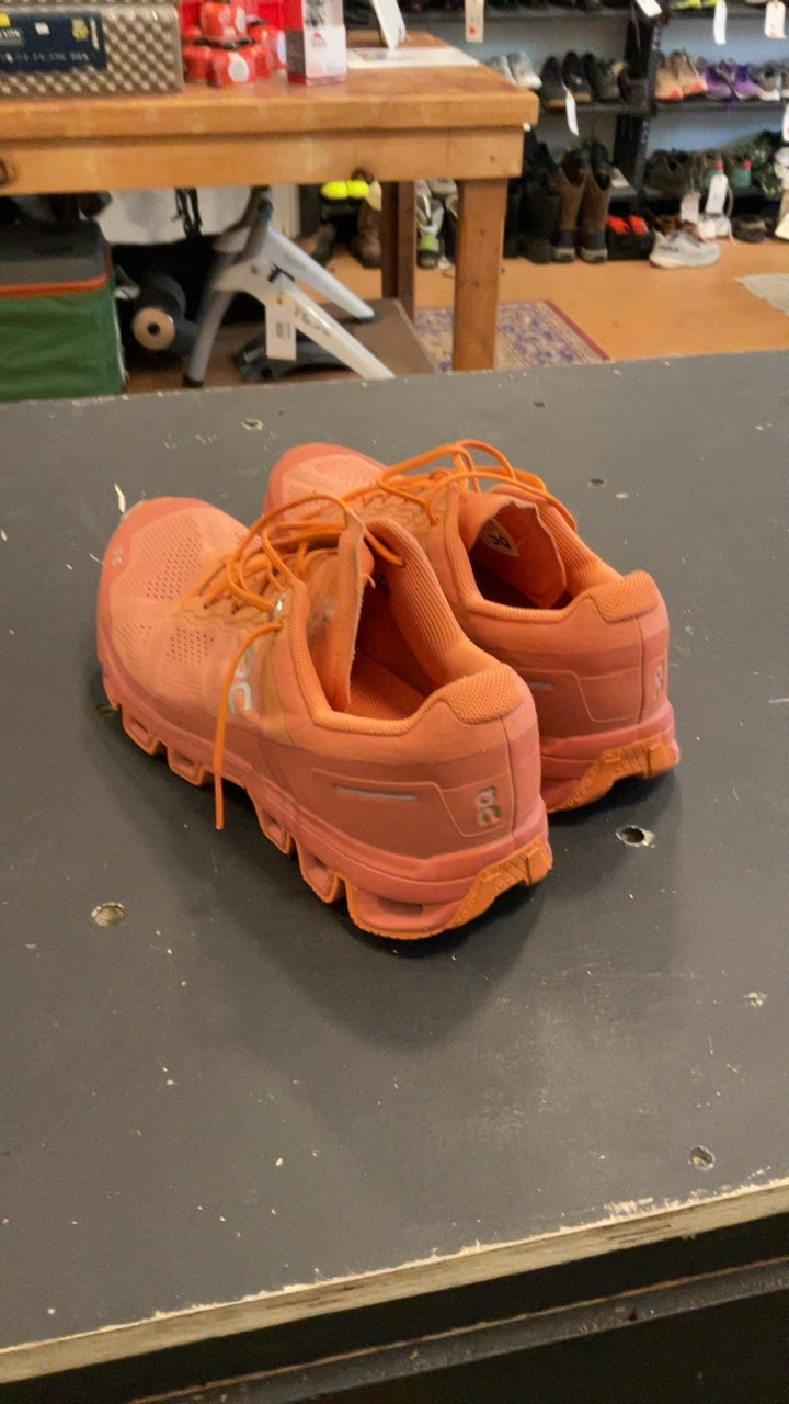 DQ Shoes W9 Orange