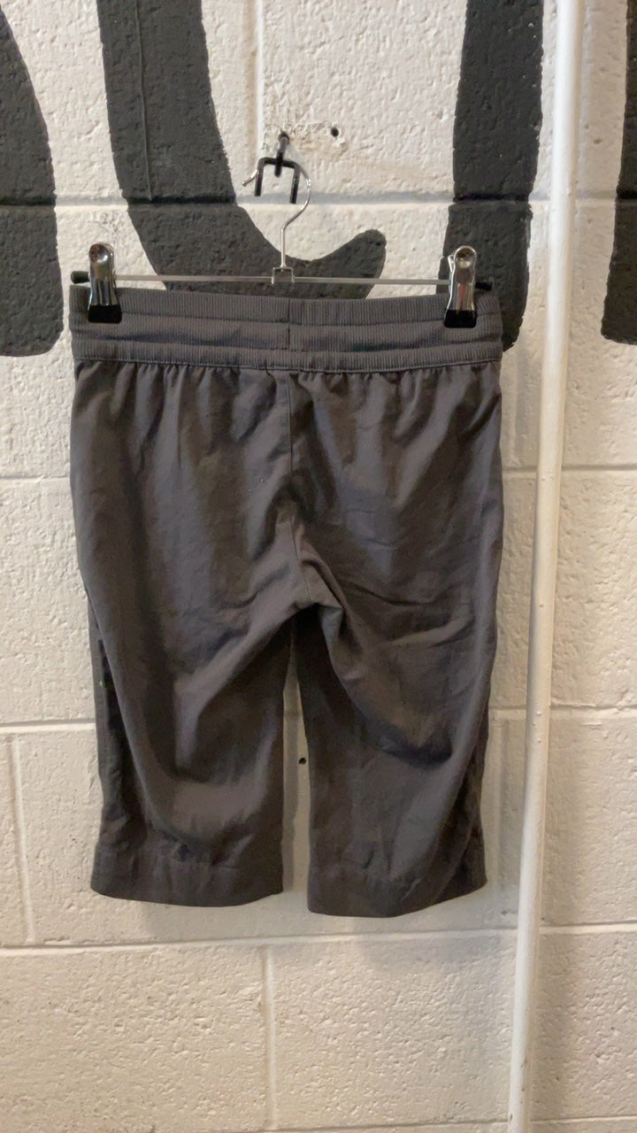 The North Face Shorts Youth M Grey Capri