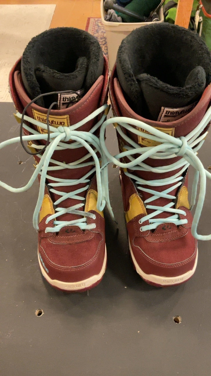 thirtytwo Snowboard Boots W7.5 Red/Blue Laces Prion