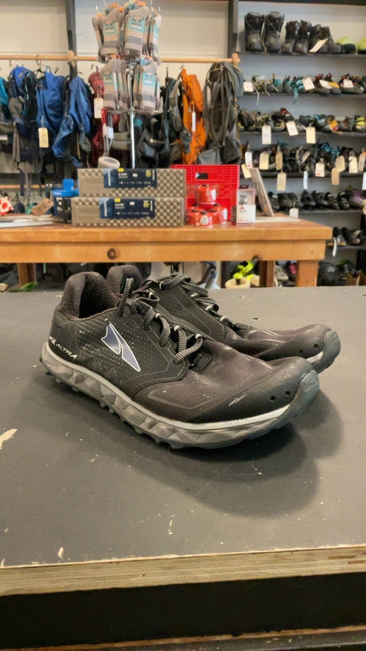 Altra W's Superior 4 Shoes (Running) W's 9 Black