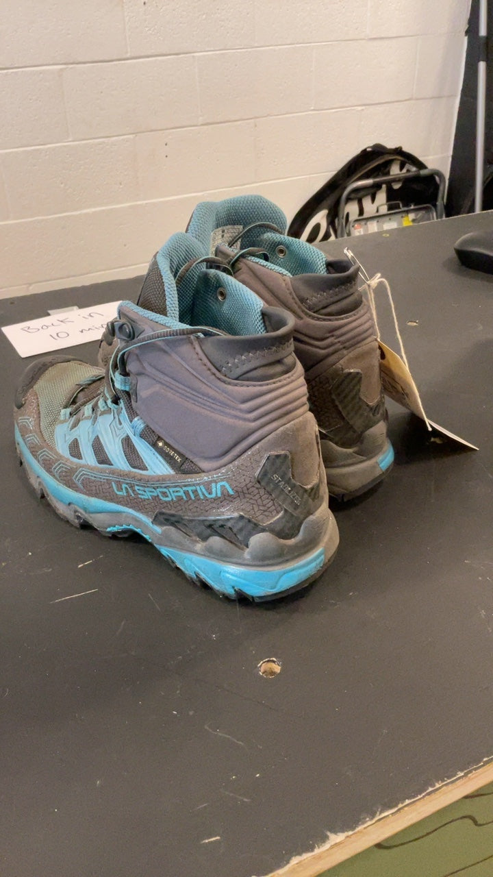 La Sportiva Shoes (Hiking/Approach) 7 Grey/Blue