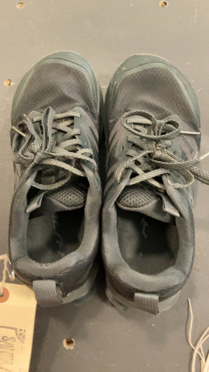Altra Shoes (Trail) W8 Black Lone Peak 9