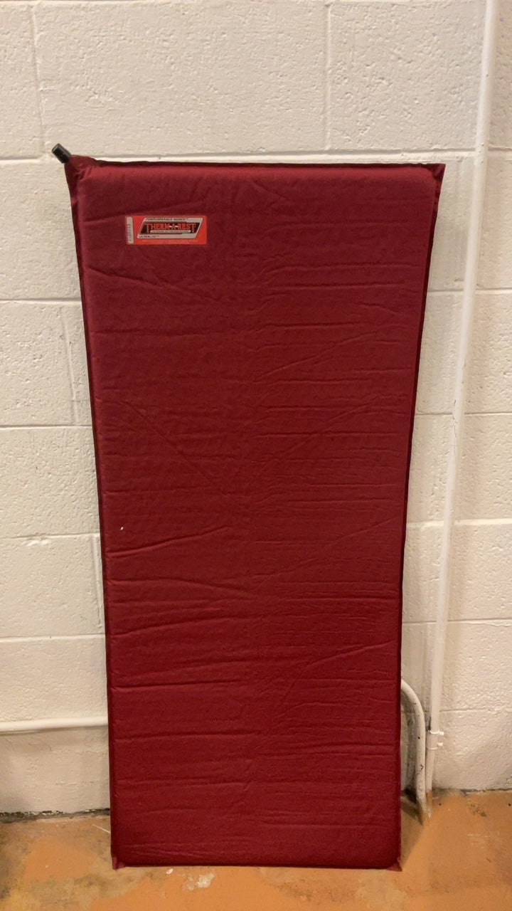 Therm-A-Rest Sleeping Pad 47" Red/Green 3/4 Length
