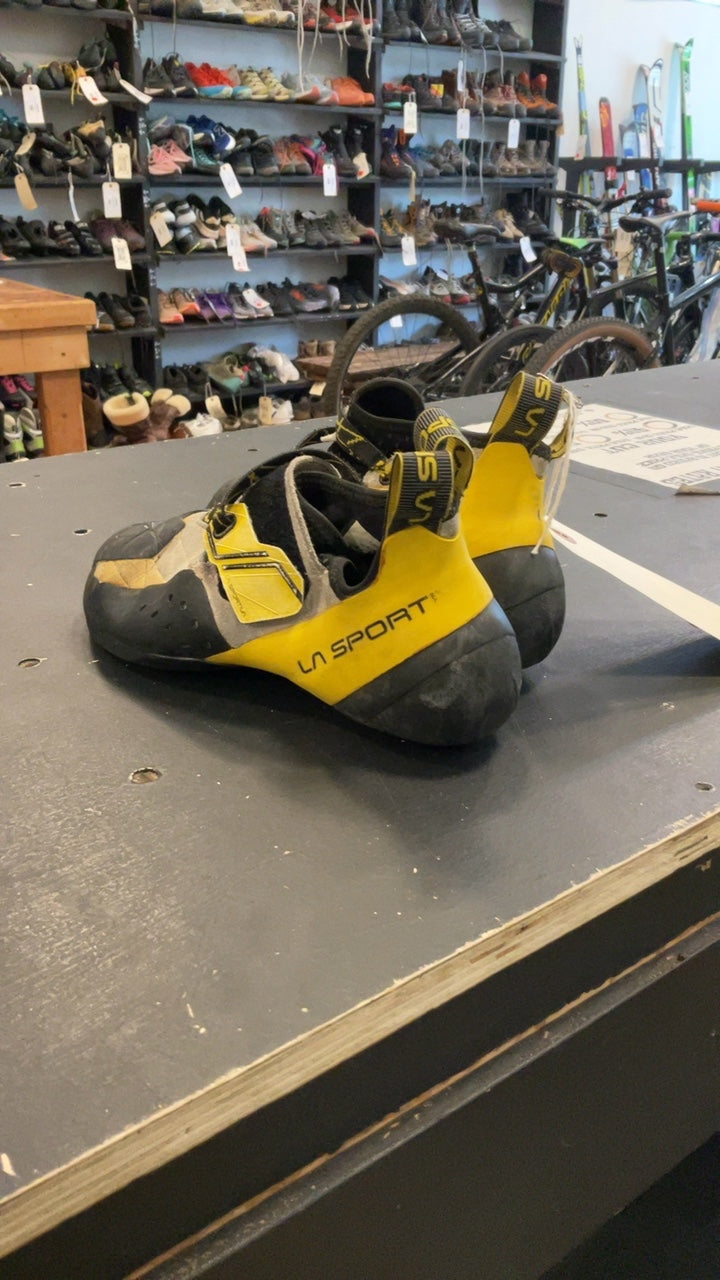 La Sportiva Shoes (Climbing) 41 1/2 Black/Yellow
