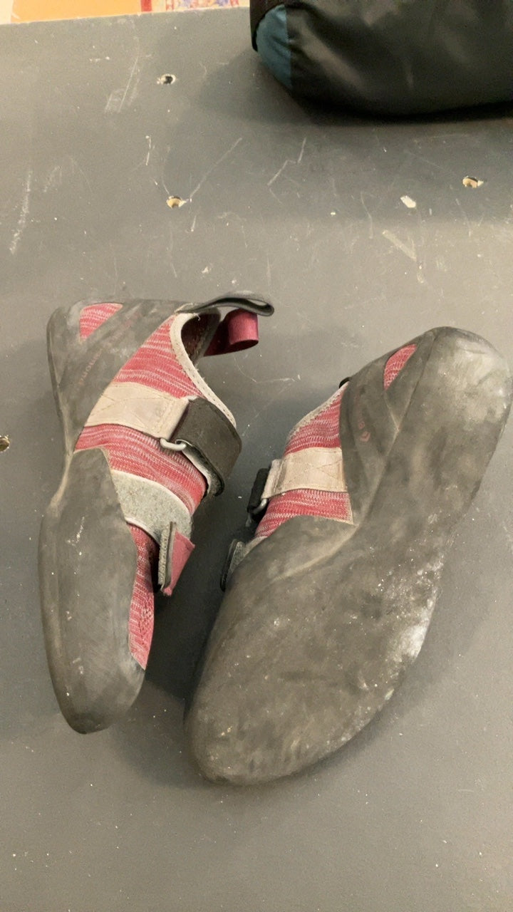 Black Diamond Shoes (Climbing) W 7.5/39 Maroon/Grey Momentum
