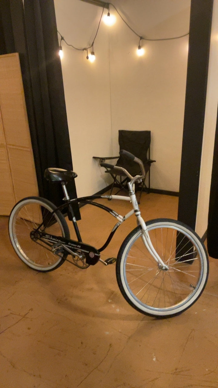 Schwinn Cruiser SS Bike Black/White