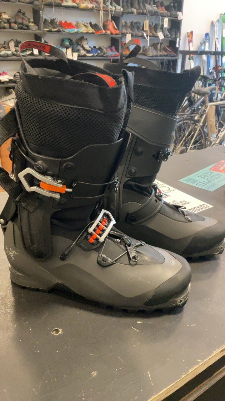 Arcteryx Ski Boots 10.5 (Mondo 28.5) Procline Grey/Black