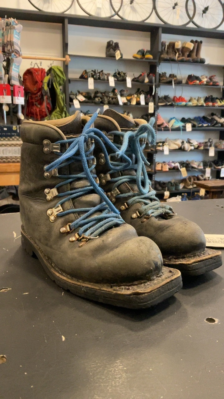 Merrell Shoes (Vintage Crosscountry Ski Boots) 9 Black Leather
