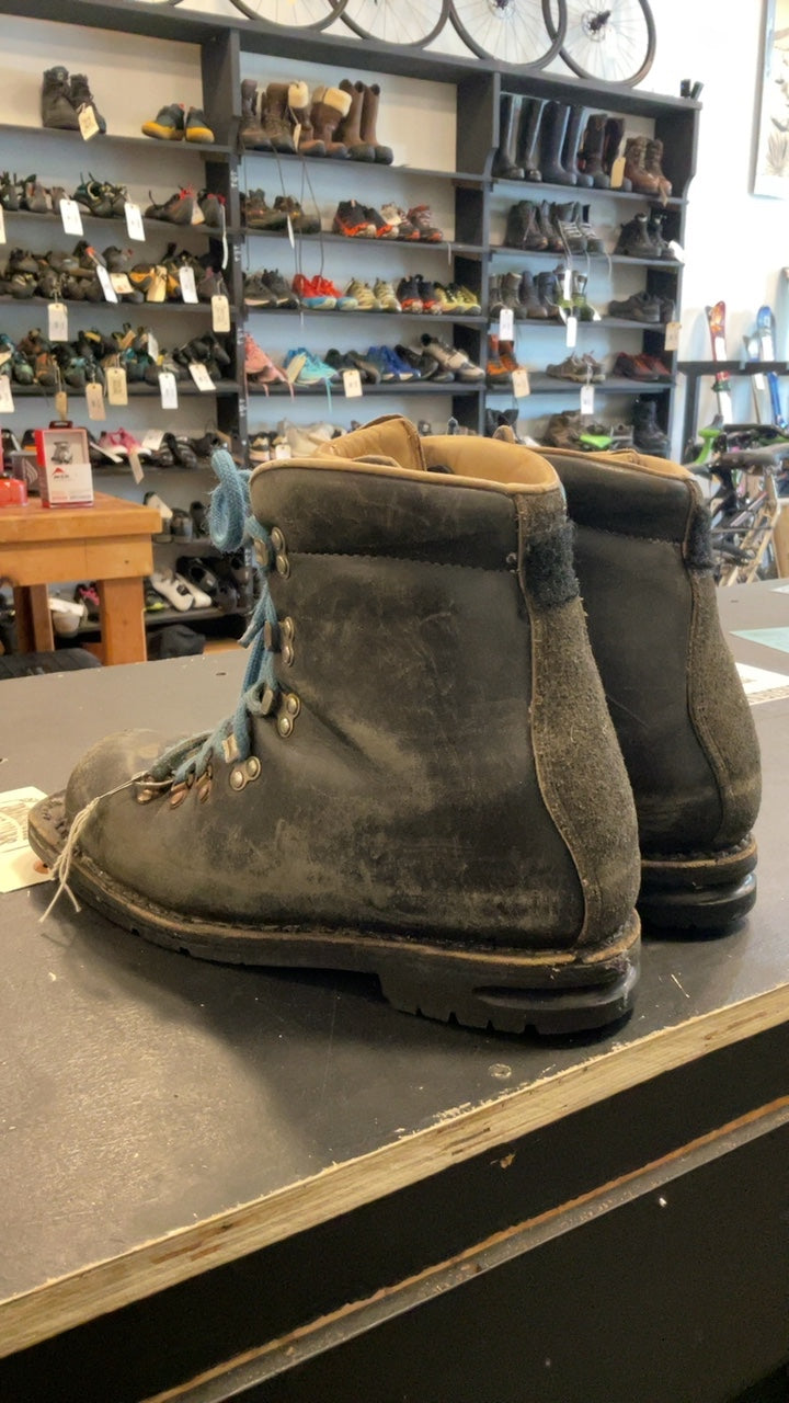 Merrell Shoes (Vintage Crosscountry Ski Boots) 9 Black Leather