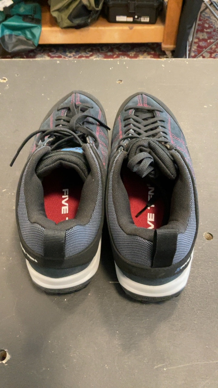 5.10 Guide Tennie Shoes (Hiking/Approach) 8.5 Blue/Pink/Black