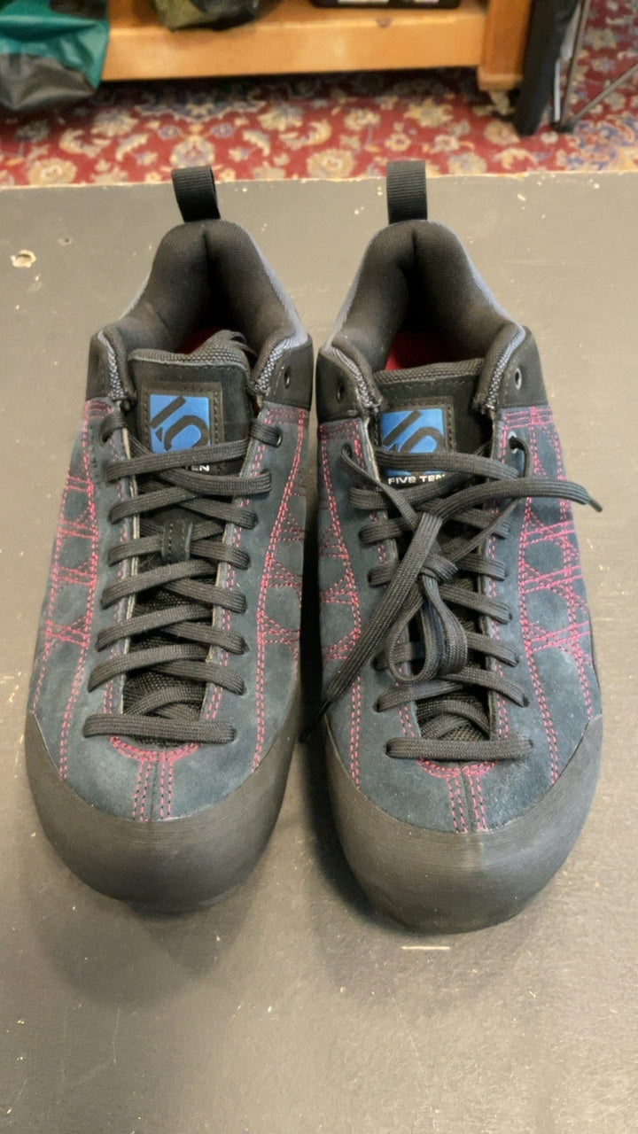 5.10 Guide Tennie Shoes (Hiking/Approach) 8.5 Blue/Pink/Black