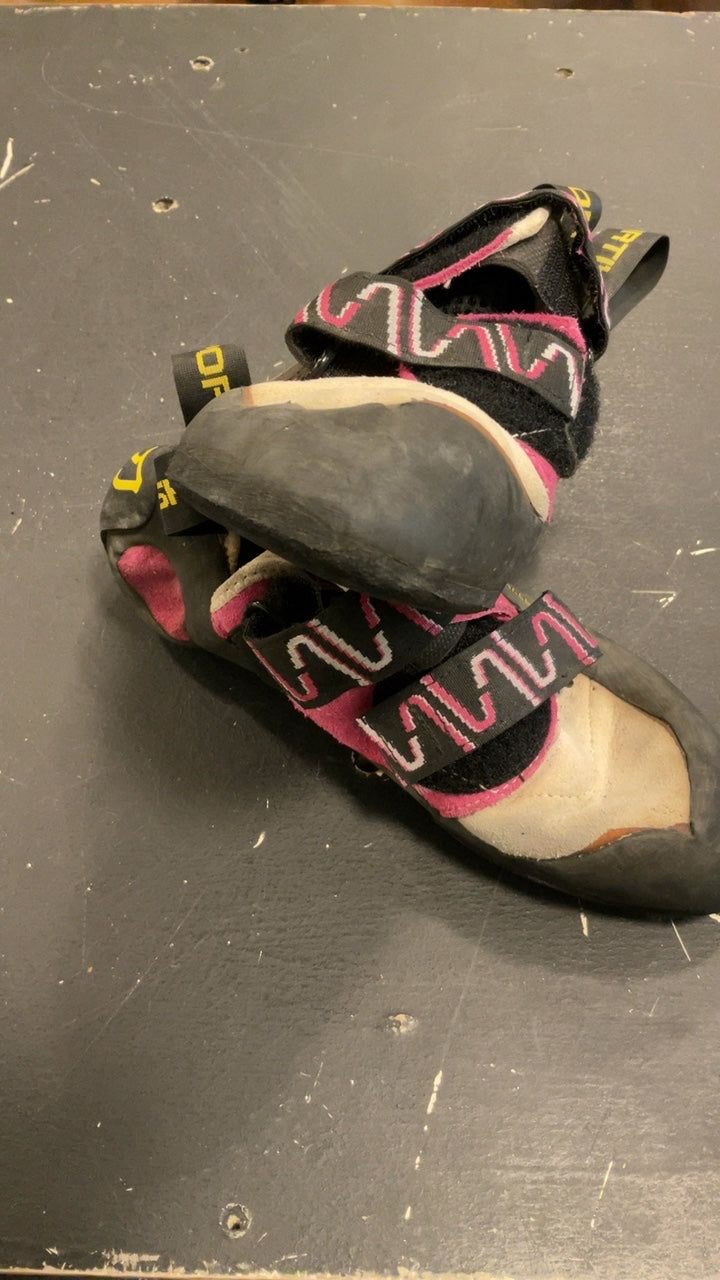 La Sportiva Shoes (Climbing) 38.5/W7.5 Katana Pink/Black