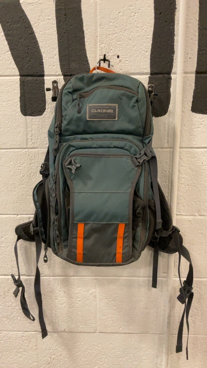 Dakine Backpack 14L Drafter Turquoise/Orange w/ bladder