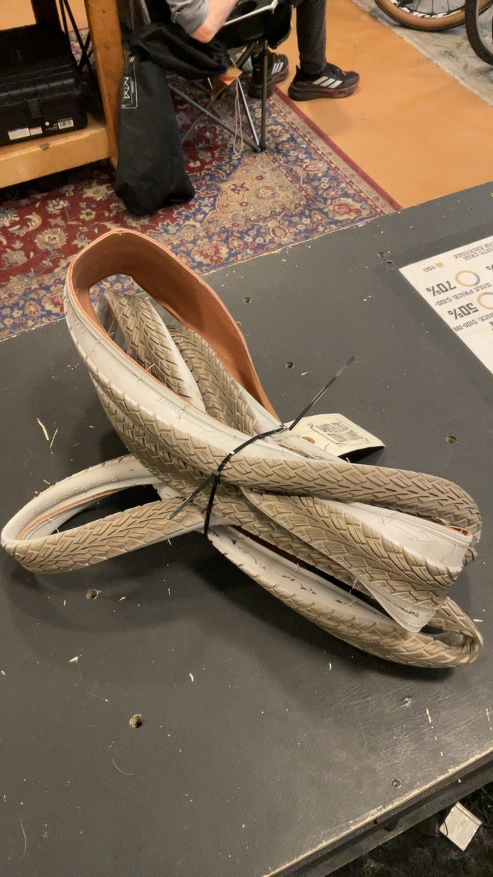 YUNSCM Bike Parts (Tire) 700x35 White