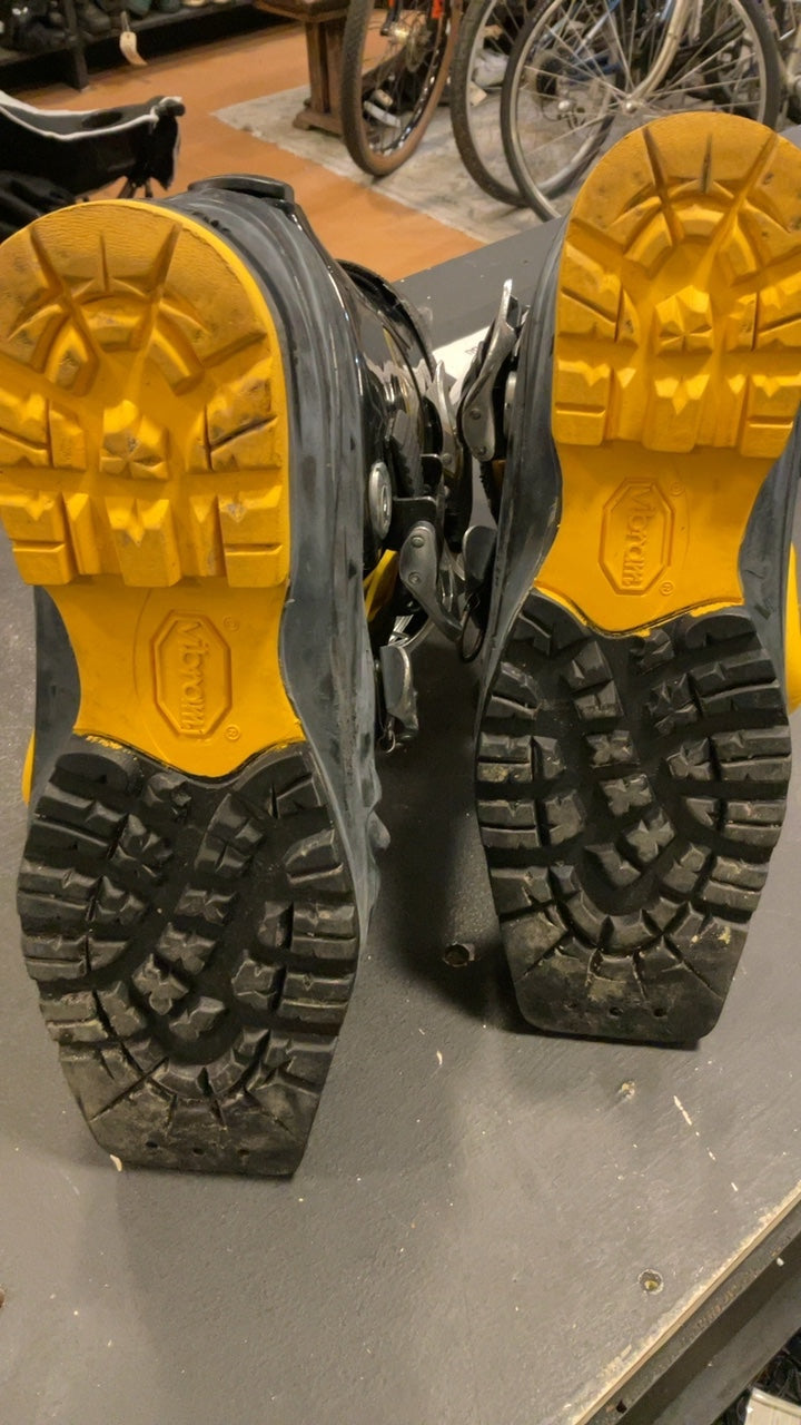 Scarpa Shoes (Ski Boots) 6.5 Black/Yellow