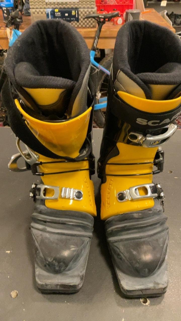 Scarpa Shoes (Ski Boots) 6.5 Black/Yellow